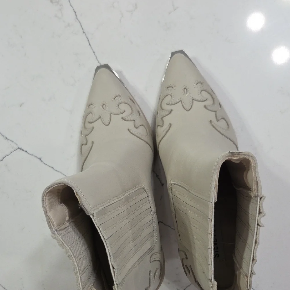 Steve Madden chic cream